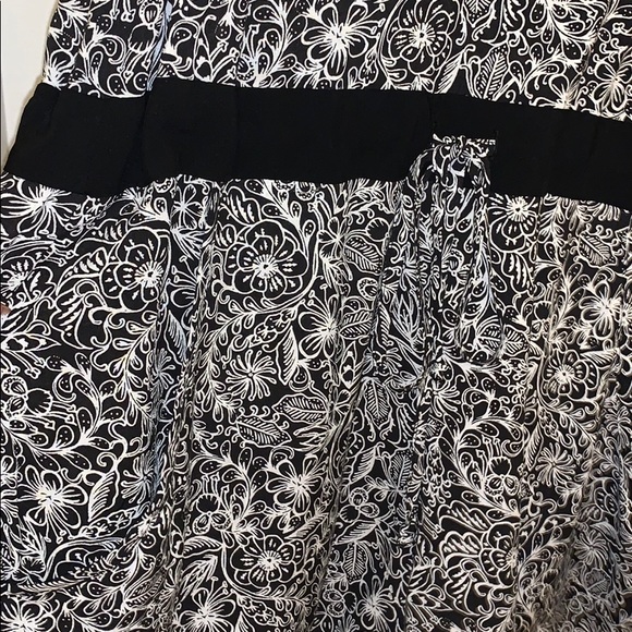 French Connection Black Floral Romper - Picture 7 of 8